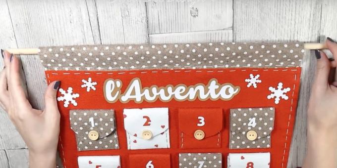 Advent calendar with your own hands: Take a wooden stick or a branch and wrap it over the top edge of the calendar