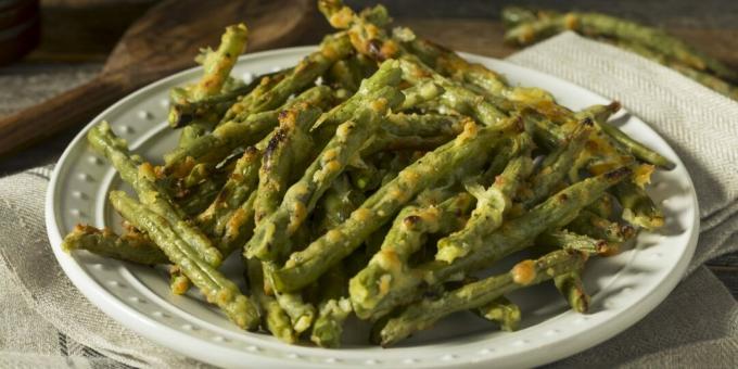 Green beans baked with cheese and dried basil