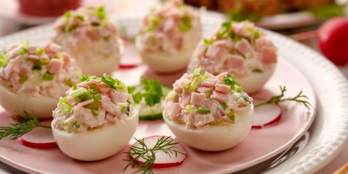 Eggs stuffed with cheese and ham