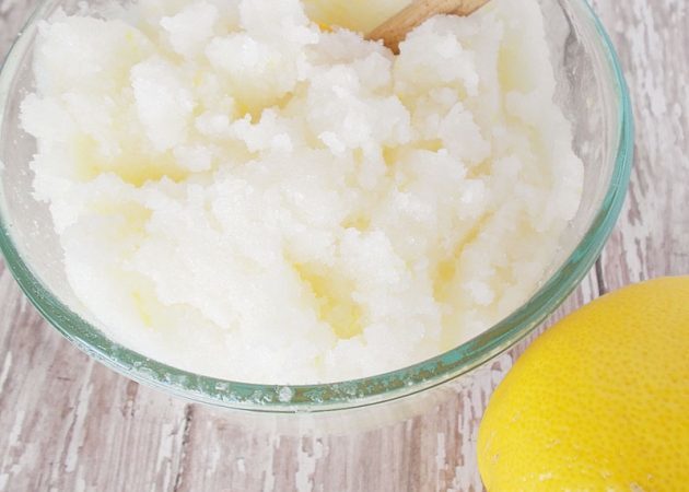 Sugar scrub with the scent of lemon