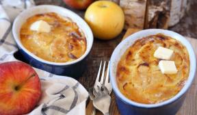 Clafoutis with apples and cinnamon