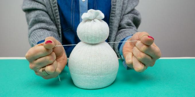 Snowman with his own hands: neck label