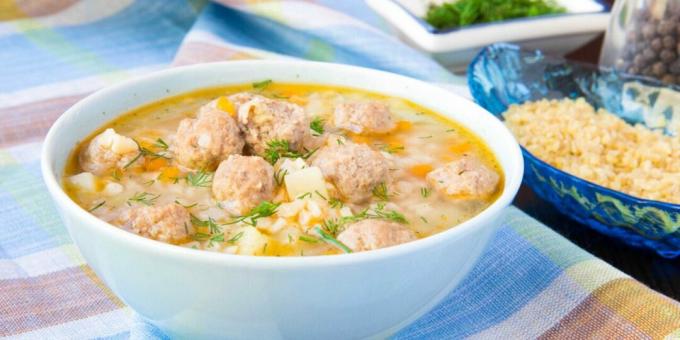 Soup with bulgur and meatballs