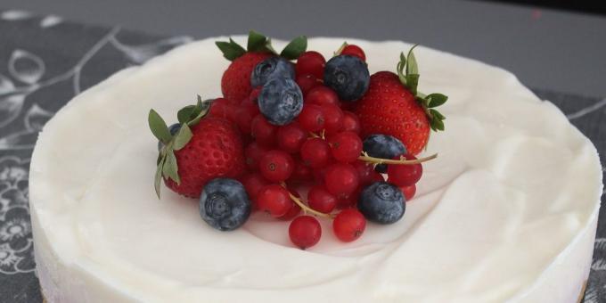 Recipes: Pancake cake with berries