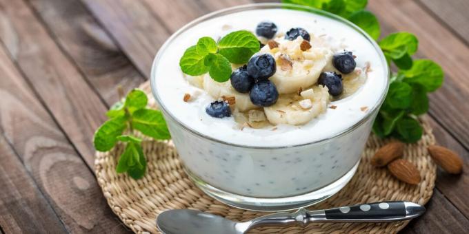 Yogurt with banana, nuts and seeds