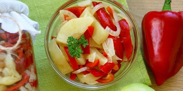 Simple salads in the winter: Salad with peppers and apples