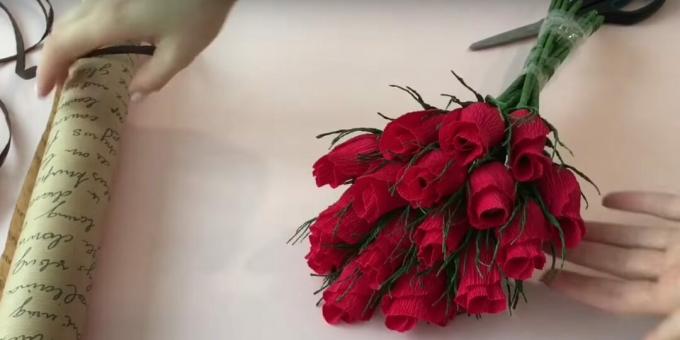 DIY candy bouquet: assemble a bouquet