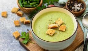 Puree soup with green beans, bacon and cheese