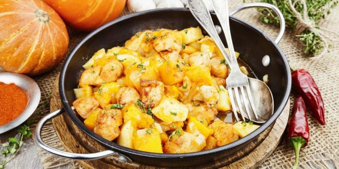 Chicken stewed with potatoes and pumpkin