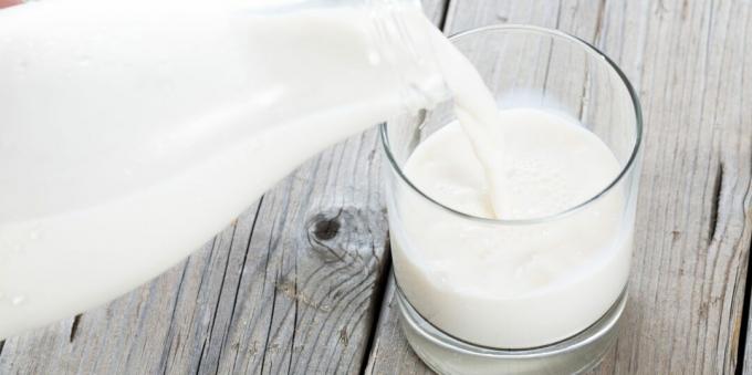 Healthy drinks before bed: warm milk