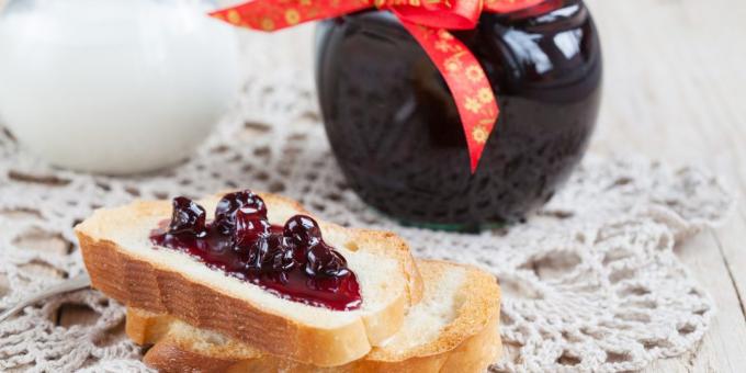 Jam with cherry and blackcurrant