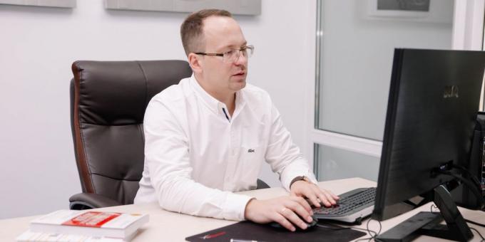 Workplace Pavel Tokarev, founder INLINGO game localization studio