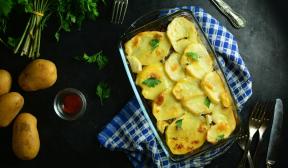 Potatoes with minced meat in the oven