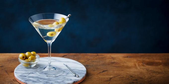 Alcoholic cocktails: "Dirty Martini"