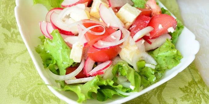 Salad of radish, tomato and cheese