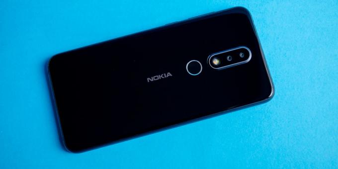 Review of Nokia 6.1 Plus: Back cover