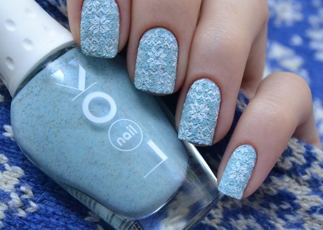 Make a New Year's manicure: Snowflakes and other winter patterns