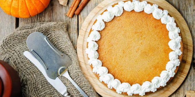 Pumpkin cheesecake with spices