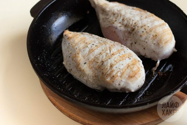 How to Pan Chicken Rice: Fry the Chicken Fillet