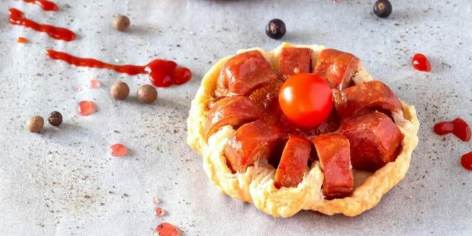 Original puff pastry appetizer with sausages