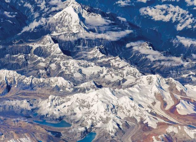 Photos of the Earth from space: Everest