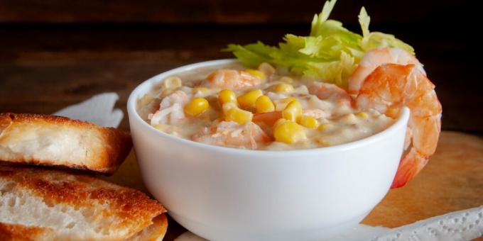 Cheese soup with shrimps and corn