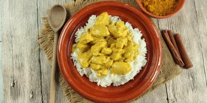 Quick chicken curry in a frying pan