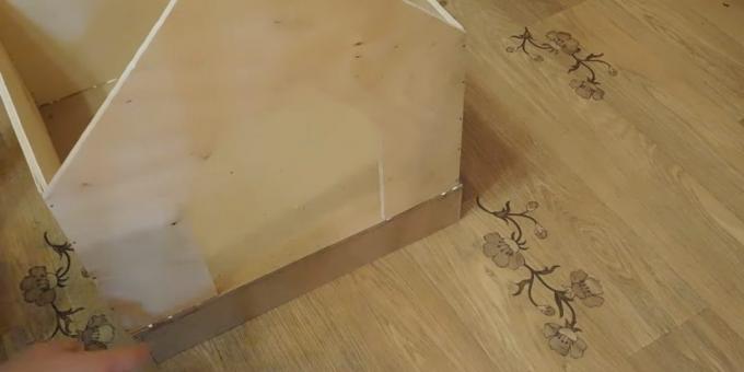 Small house for a cat with his own hands: glue the walls to the base