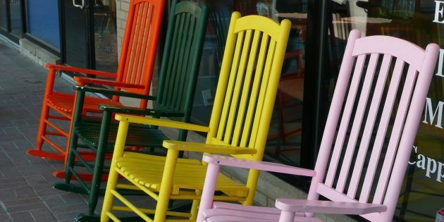 color accents in the interior: chairs
