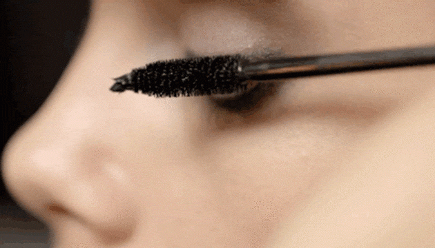 Daily makeup: mascara