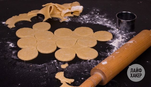 How to make cheese crackers: use up all the dough