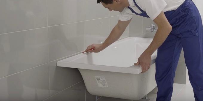 Installing the bath with his hands: Try and set a bath
