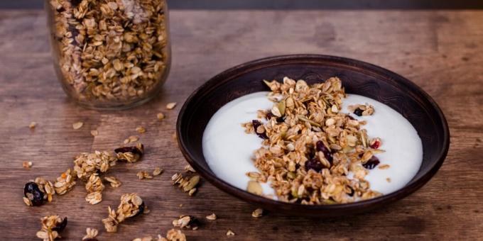 Ultra-fast granola in a frying pan with cranberries and seeds