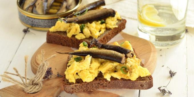 Recipe sandwiches with sprats and eggs