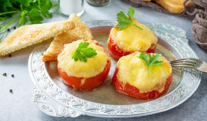 Tomatoes stuffed with rice and vegetables