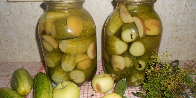 Pickled cucumbers with apples