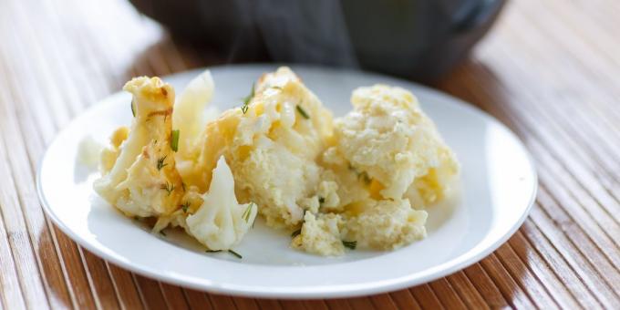 Cauliflower in the oven with eggs and milk