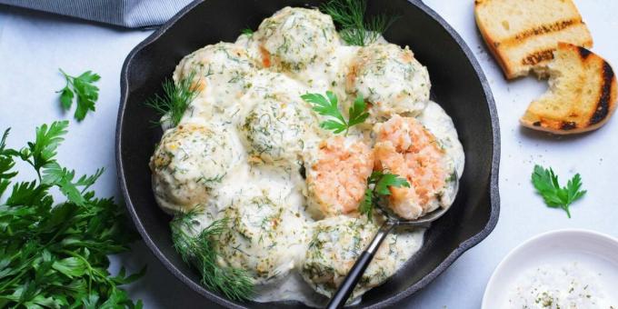 Fish balls with rice in sour cream sauce