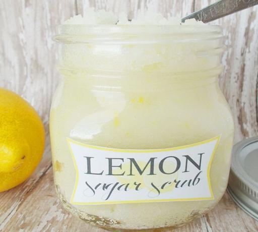 How to make a New Year's gift with their own hands: Sugar scrub with the scent of lemon 