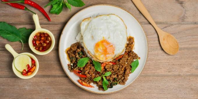 Fried minced meat with soy sauce and chili