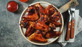 Chicken wings in honey and soy marinade