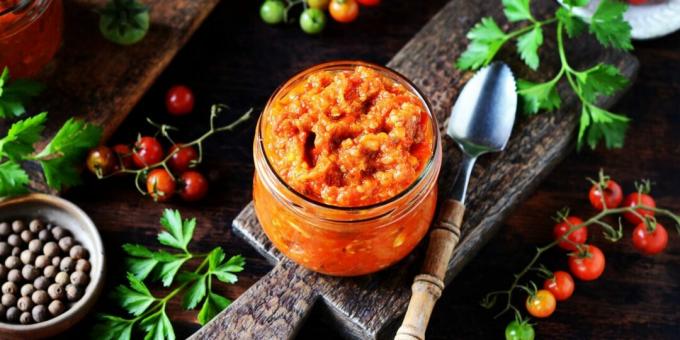 Eggplant caviar with tomatoes, carrots and onions