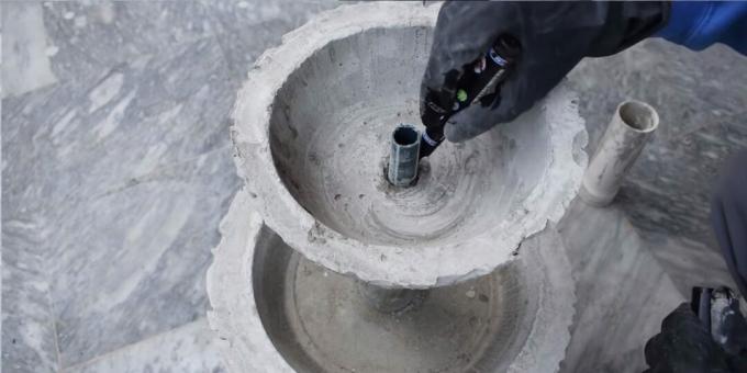 How to make a DIY fountain: install a small bowl