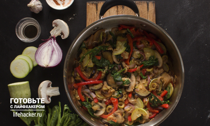 Rolls cake at home: fried vegetables