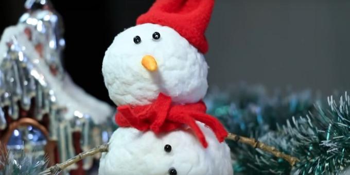 How to make a snowman with his hands out of wool