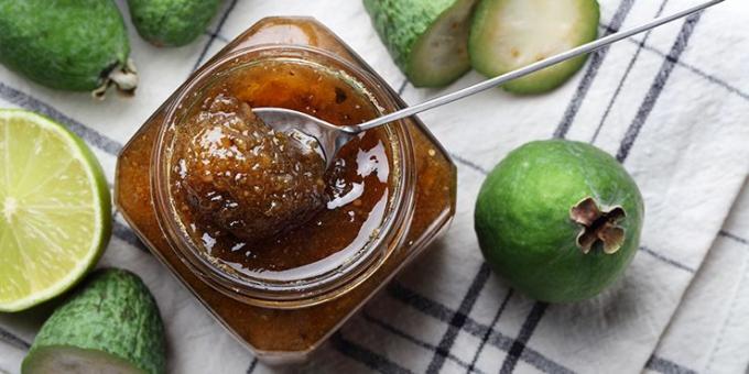 Feijoa jam with ginger, lemon and cardamom: a simple recipe