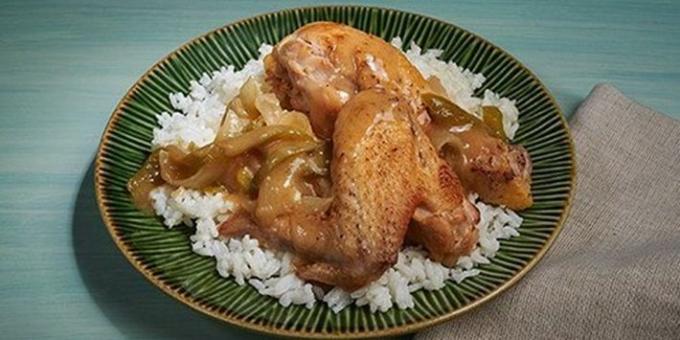 Recipe for stewed chicken with bell peppers, onions and garlic