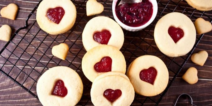 Simple cookies with jam. Please your loved one