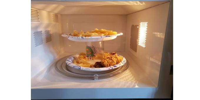 how to warm up two plates in the microwave