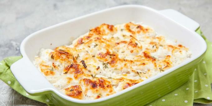 Cod baked in cream sauce